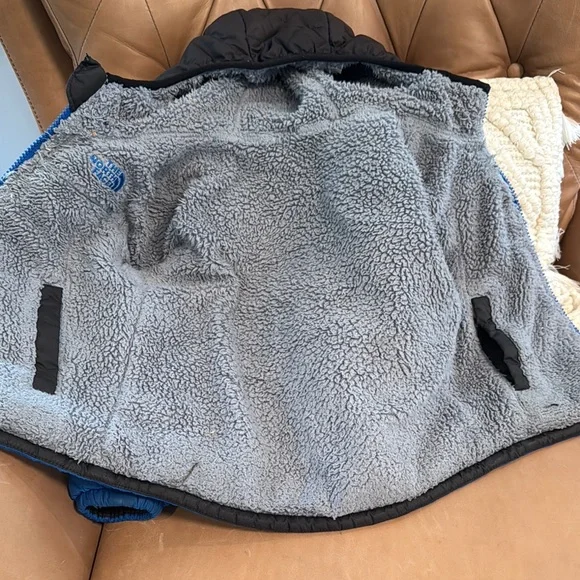 The North Face Black and Blue Hooded Jacket 3T - Picture 4 of 5